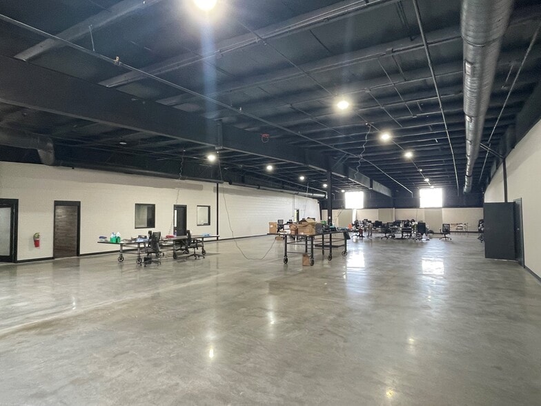 More Photos Of 420-430 Russell St, Hammond Flex For Lease