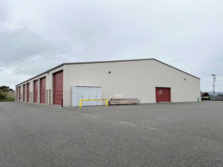More Photos Of 100 Airport Rd, Fortuna Warehouse For Lease
