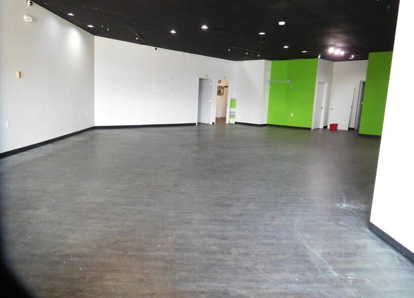 More Photos Of 2405 Essington Rd, Joliet General Retail For Lease