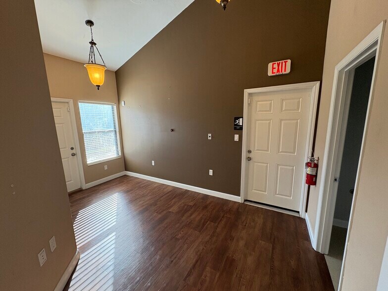 More Photos Of 9066 Cypress Green Dr, Jacksonville Medical For Lease