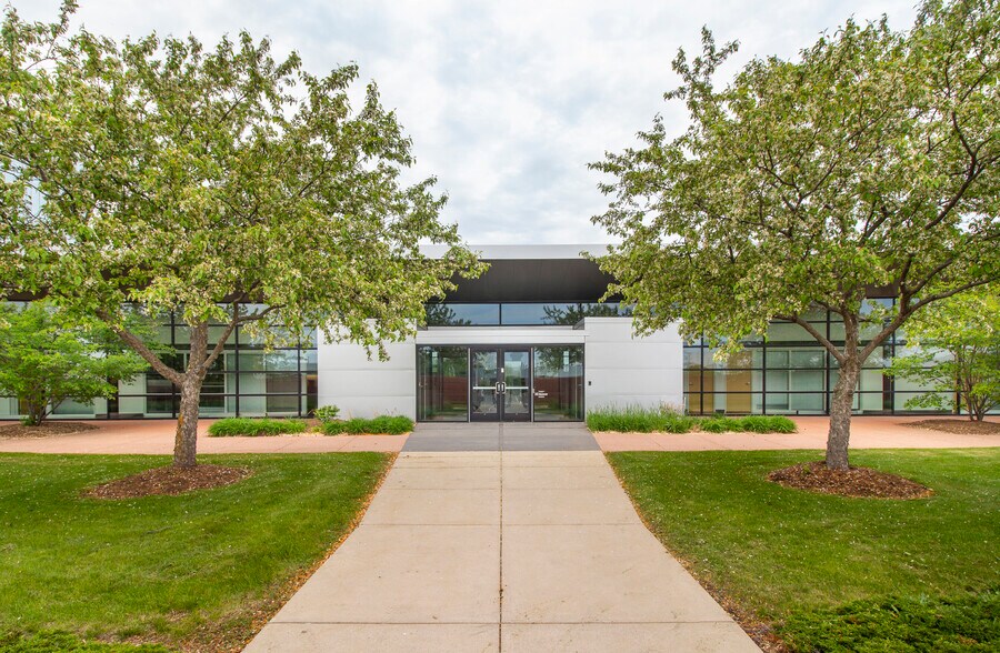 More Photos Of 11002 W Park Pl, Milwaukee Medical For Lease