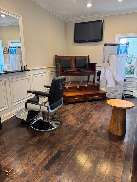 More Photos Of 123 Wolfs Ln, Pelham General Retail For Sale