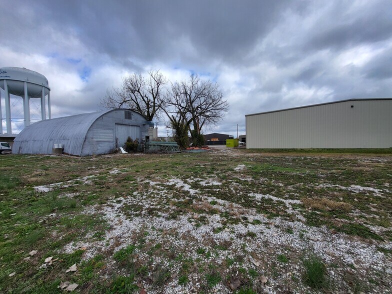 More Photos Of 516 Adele Ave, Joplin Distribution For Sale