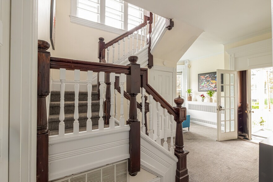 More Photos Of 437 E Allen St, Hudson Office For Sale