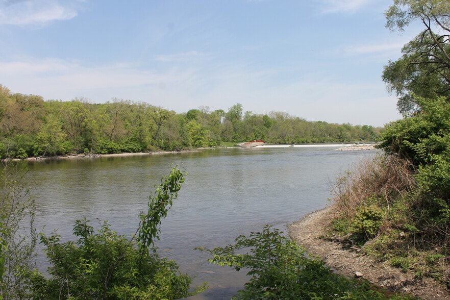 More Photos Of 123 E Hydraulic St, Yorkville Warehouse For Sale