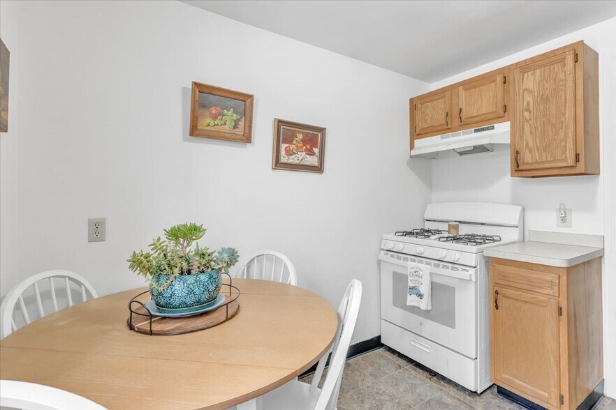 More Photos Of 30 Latona Ct, Buffalo Apartments For Sale