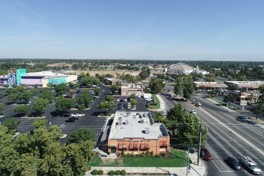 More Photos Of 7007 N Cedar Ave, Fresno Restaurant For Lease