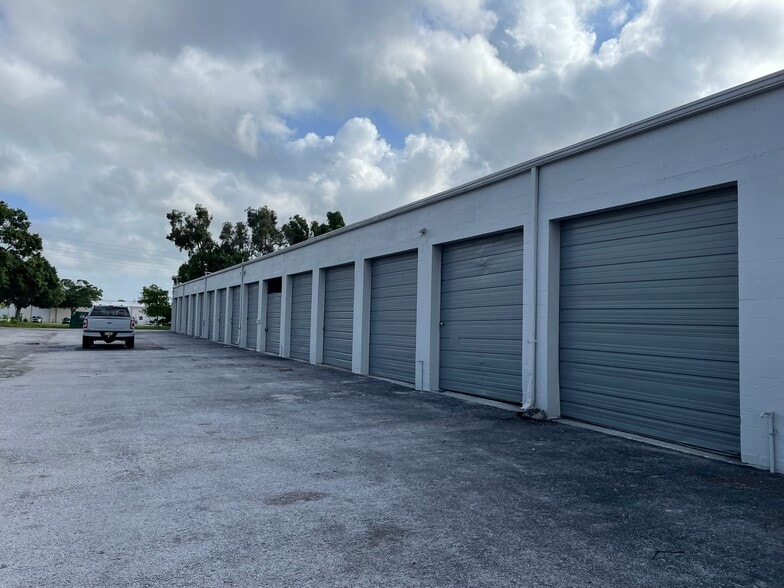 More Photos Of 4317 62nd Ave N, Pinellas Park Warehouse For Lease