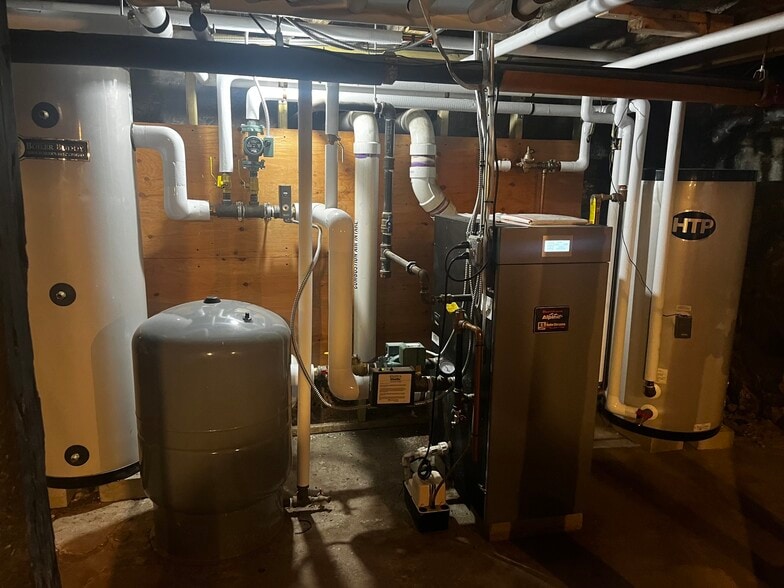 More Photos Of 46 Main St, Bridgewater Hotel For Sale