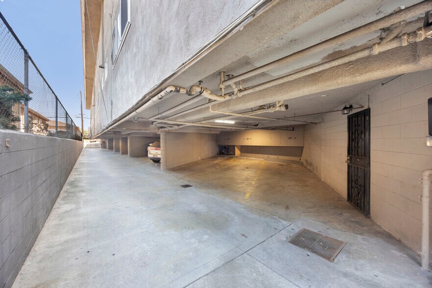 More Photos Of 714 S Myrtle Ave, Inglewood Apartments For Sale