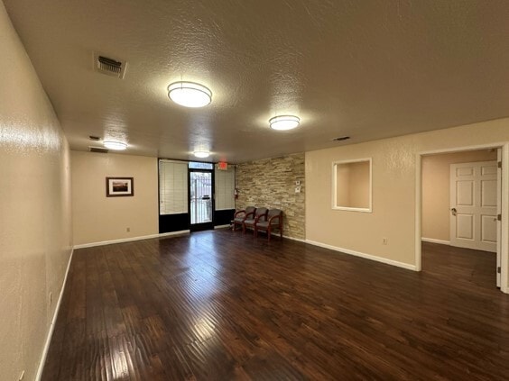 More Photos Of 7746 Lorraine Ave, Stockton Service For Lease