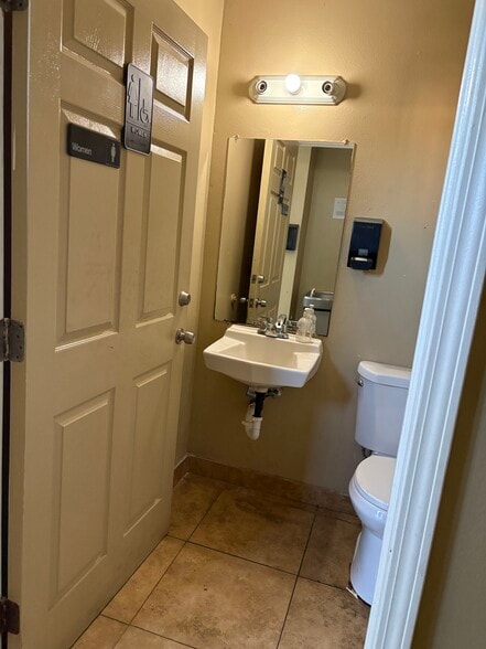 More Photos Of 9212-9240 Lazy Ln, Tampa Warehouse For Lease