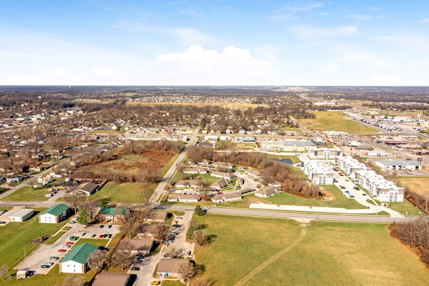 More Photos Of 408 SE 7th St, Oak Grove Apartments For Sale