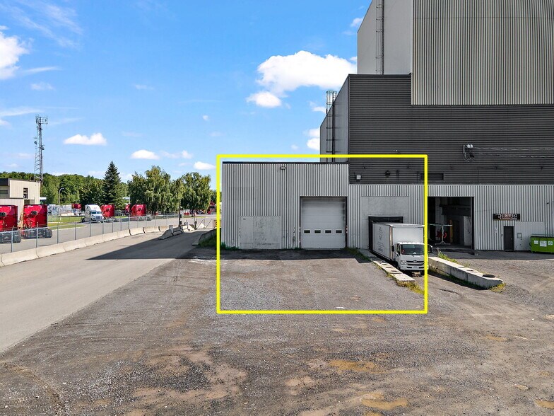 More Photos Of 35-75 Rue De L'acier, Coteau-du-lac Manufacturing For Lease