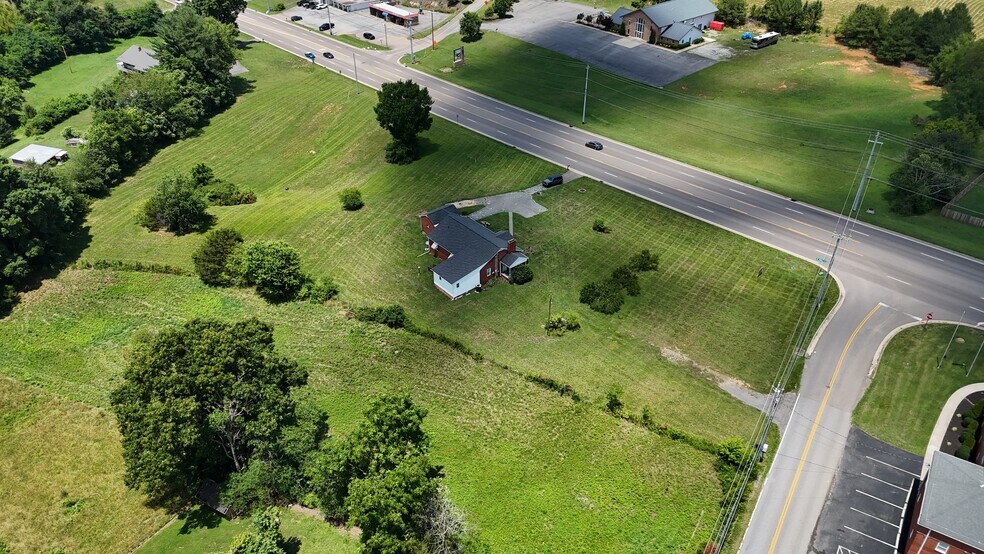 More Photos Of 5207 N Roan St, Gray Specialty For Sale