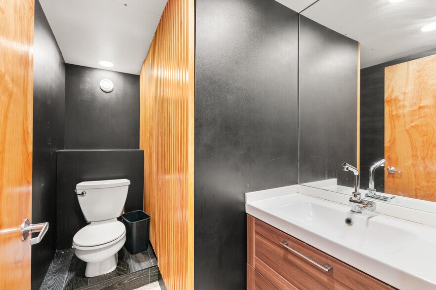 More Photos Of 3075 NW South River Dr, Miami Storefront Retail Office For Lease