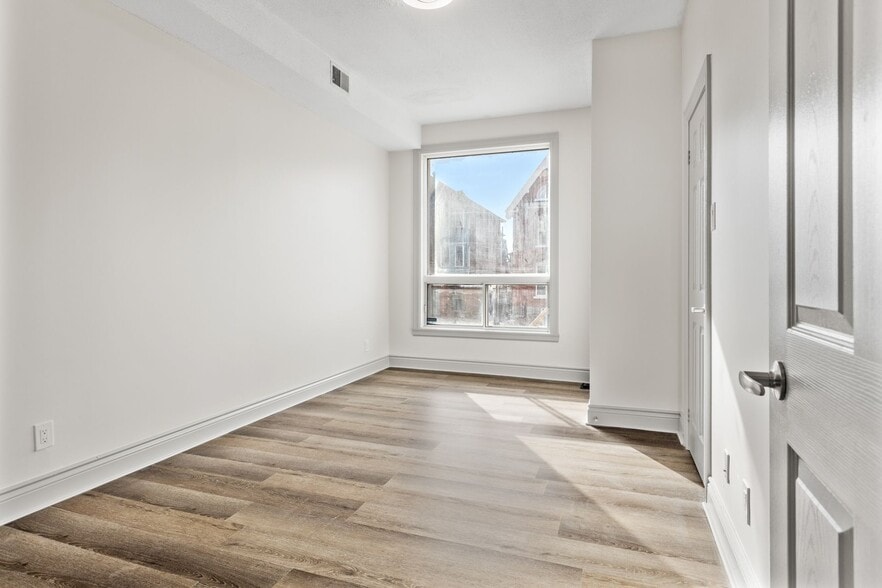 More Photos Of 455 Somerset St W, Ottawa Apartments For Sale