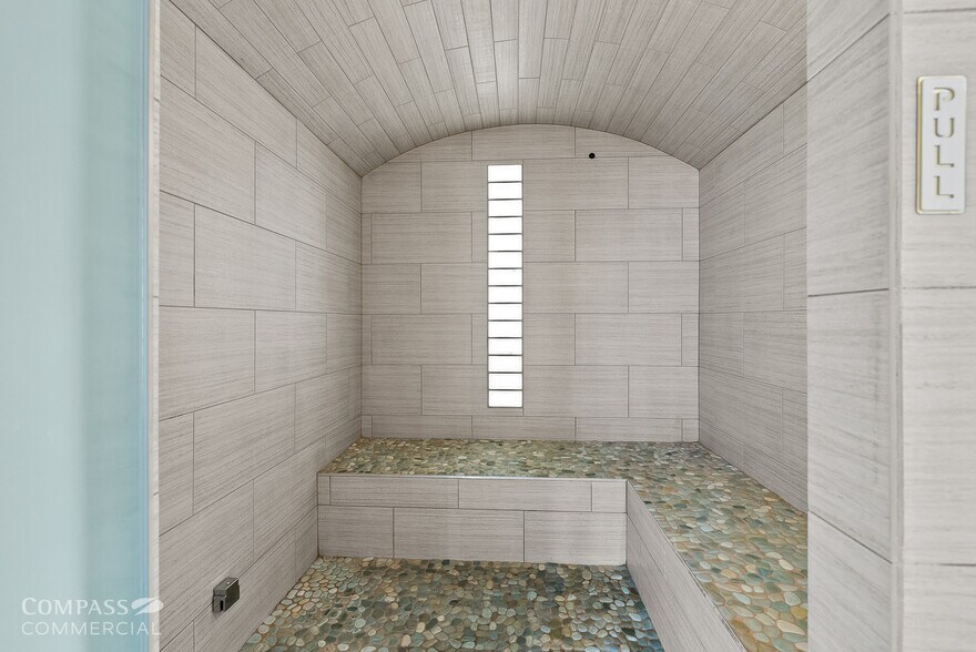 More Photos Of 125 NW Wall St, Bend Health Club For Lease