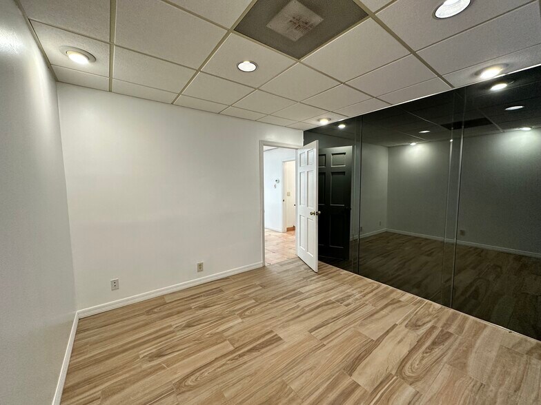 More Photos Of 7800 W Oakland Park Blvd, Sunrise Medical For Sale