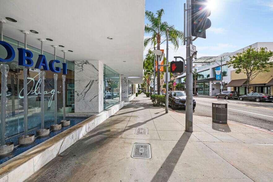 More Photos Of 270 N Canon Dr, Beverly Hills Office For Lease