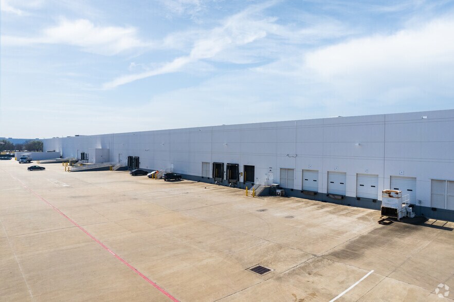 More Photos Of 5300 Alliance Gateway Fwy, Fort Worth Warehouse For Lease