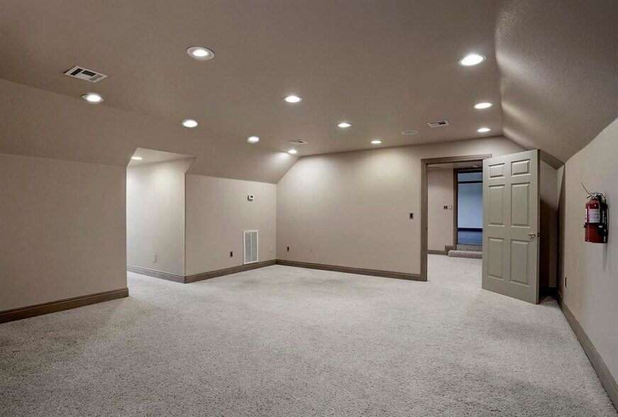 More Photos Of 1760 W Lakeview Rd, Stillwater Office For Sale