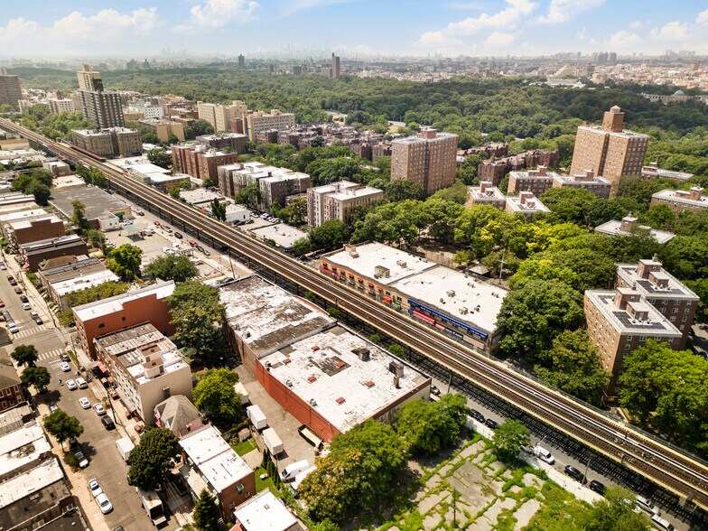 More Photos Of 2916 White Plains, Bronx General Retail For Lease