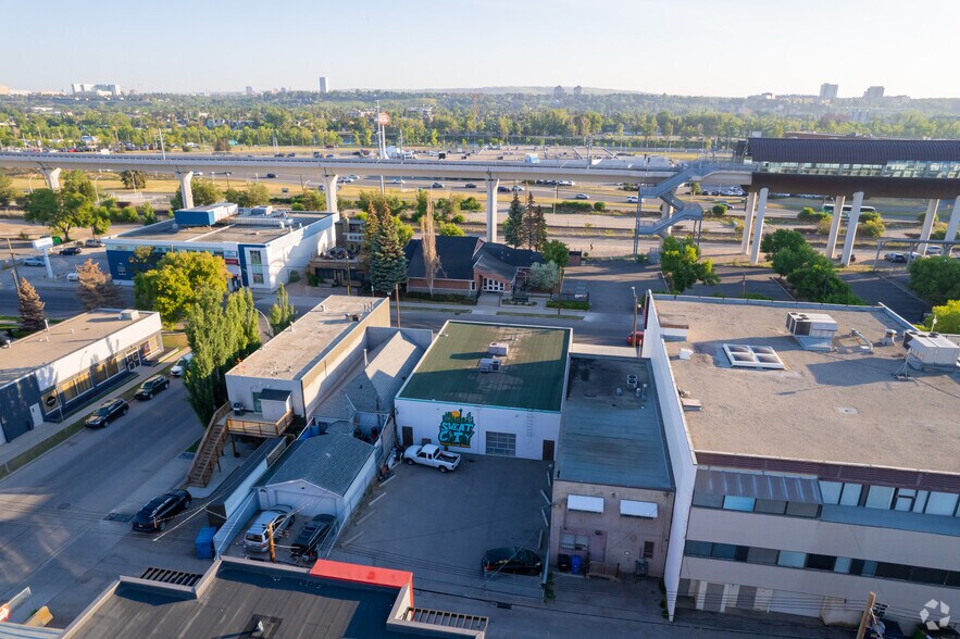 More Photos Of 1733 10th Ave SW, Calgary Storefront For Lease