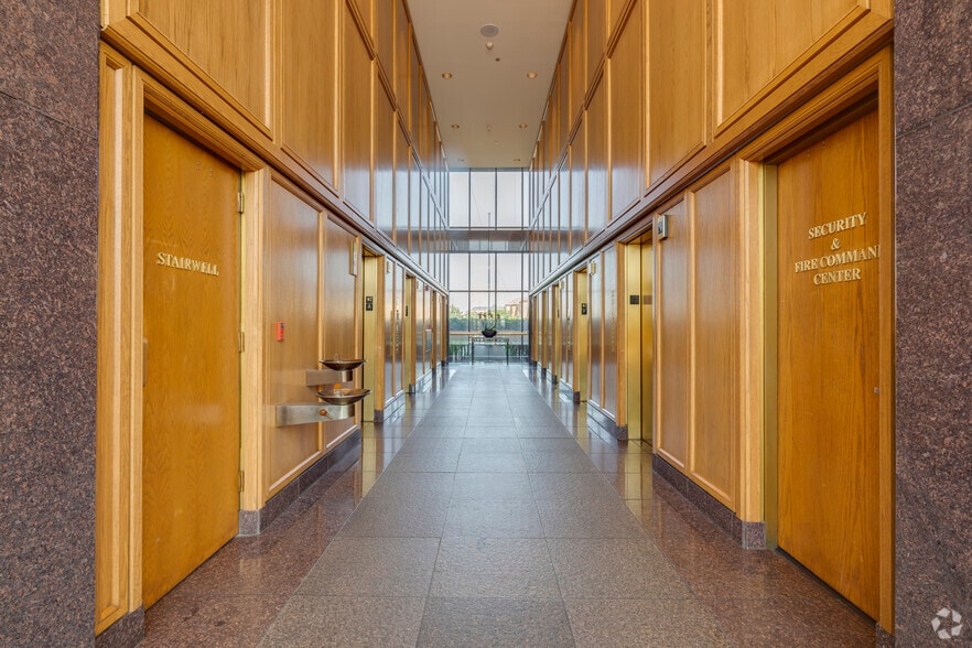 More Photos Of 1601 NW Expressway, Oklahoma City Office For Lease
