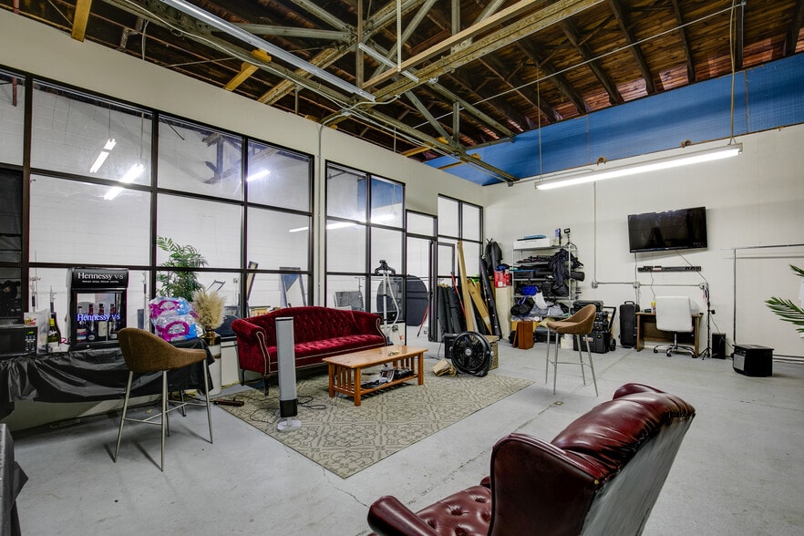 More Photos Of 3310 W Clay St, Richmond Showroom For Lease
