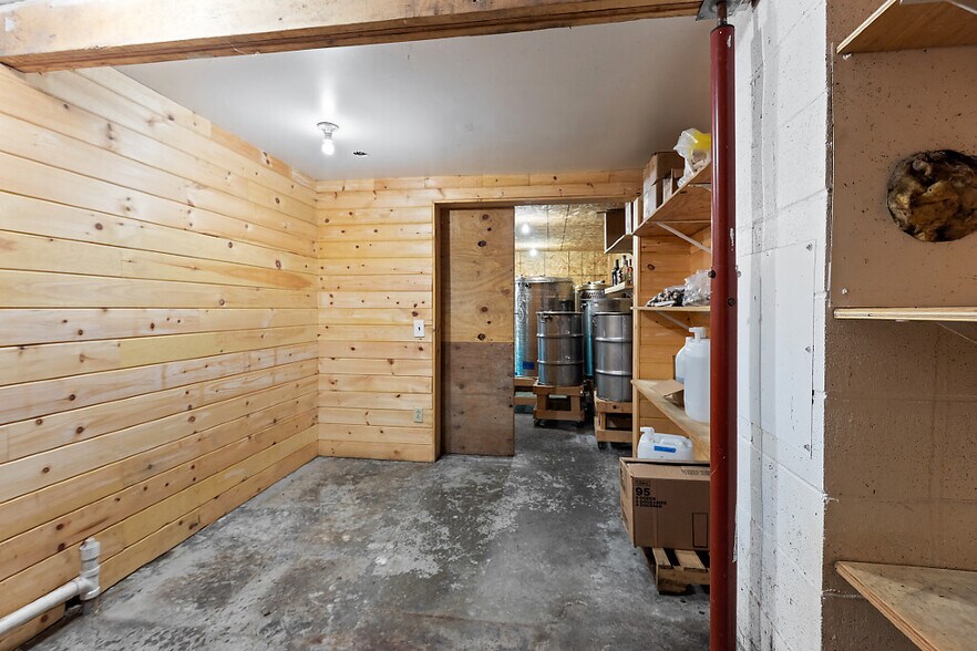 More Photos Of 152 Fairfield St, Oakland Flex For Sale