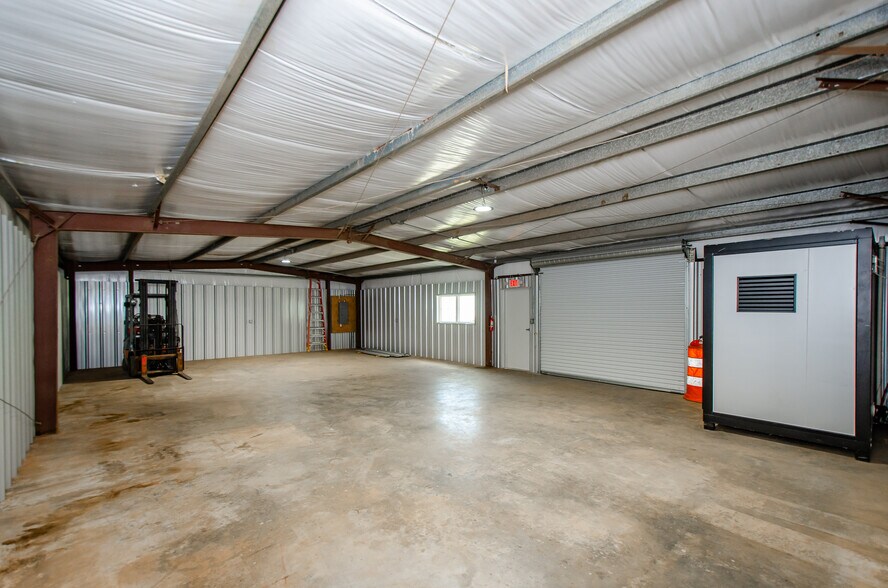 More Photos Of 100 Candler St, Villa Rica Flex For Lease