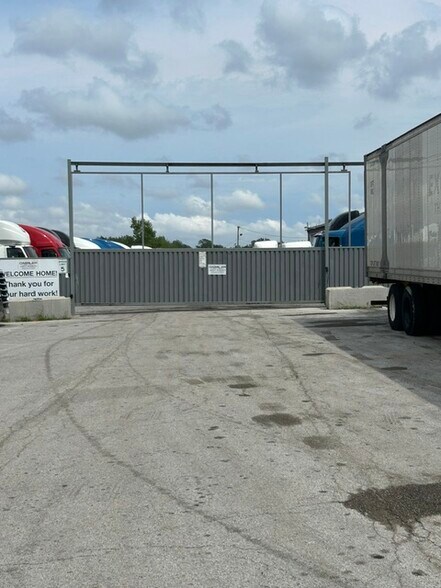 More Photos Of 3025 East End Ave, South Chicago Heights Truck Terminal For Sale