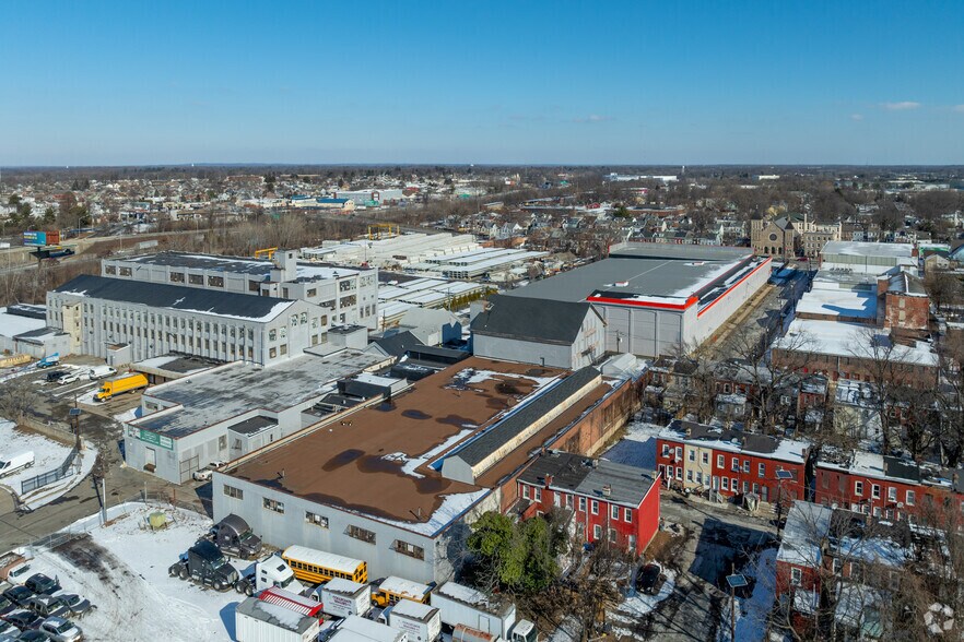 More Photos Of 39 Meade St, Trenton Distribution For Lease