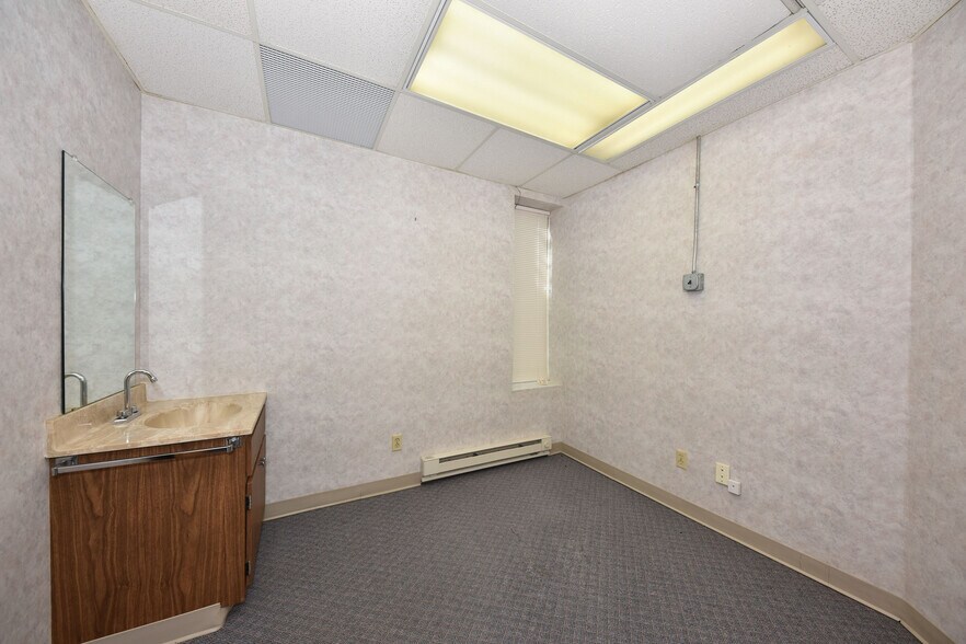 More Photos Of 7400 W Brown Deer Rd, Milwaukee Office For Sale