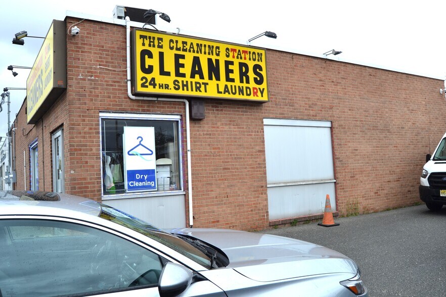 More Photos Of 117-123 E County Line Rd, Lakewood General Retail For Sale