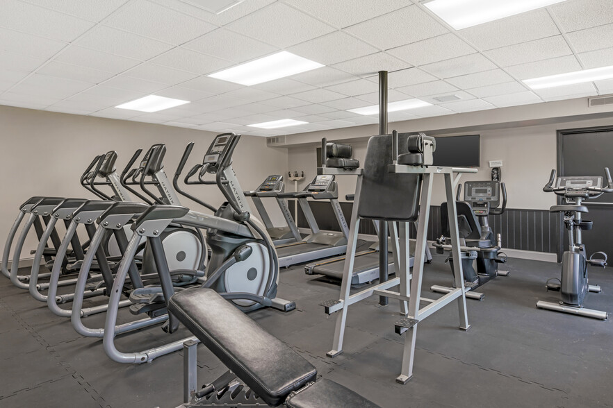 More Photos Of 250 W Church St, Mishicot Hotel For Sale