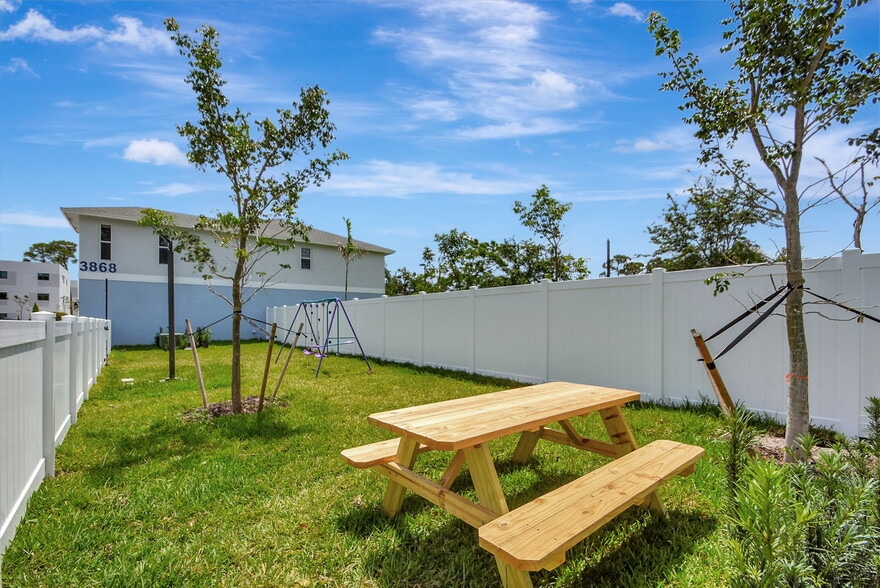 More Photos Of 3871 Patio Ct, Lake Worth Apartments For Sale