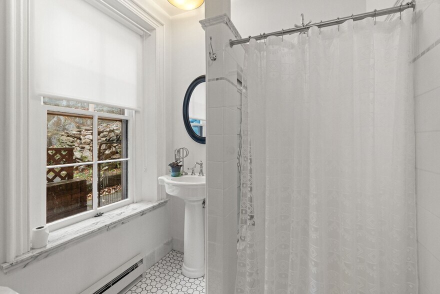 More Photos Of 23-25 Race St, Jim Thorpe Hospitality For Sale