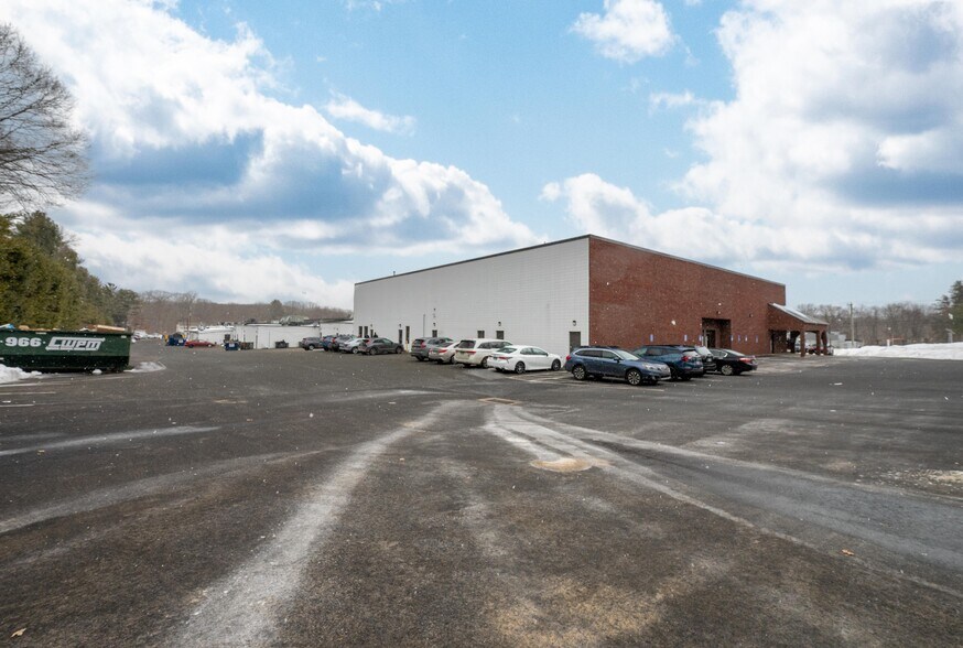 More Photos Of 401 Monroe Tpke, Monroe General Retail For Lease