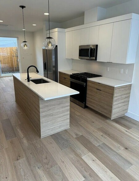 More Photos Of 2387 SE 43rd Ave, Portland Multifamily For Sale