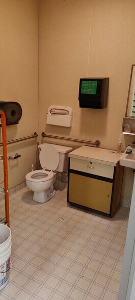 More Photos Of 430 N Canal St, South San Francisco Manufacturing For Sale