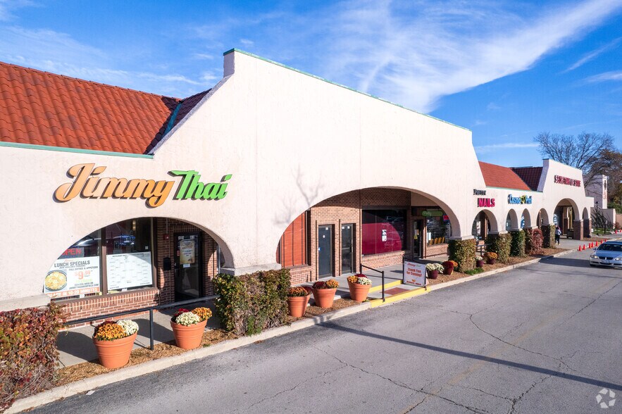 More Photos Of 405-495 Lake Cook Rd, Deerfield Storefront For Lease