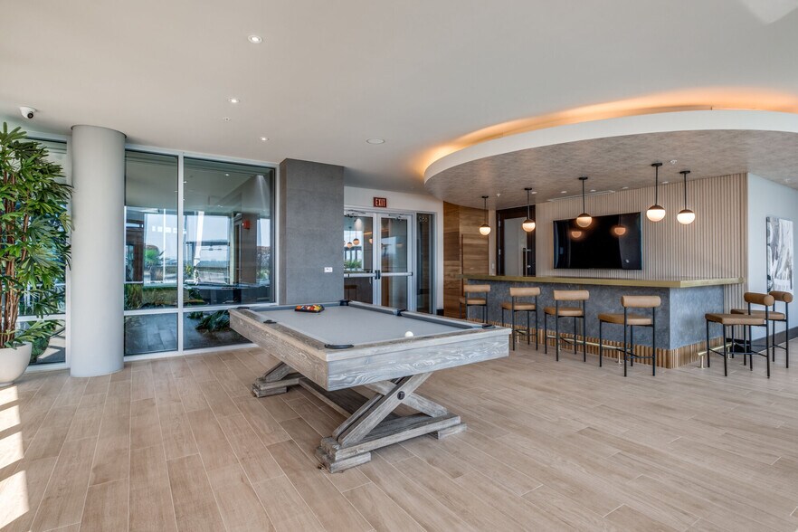 More Photos Of 1400 Hi Line Dr, Dallas Apartments For Lease