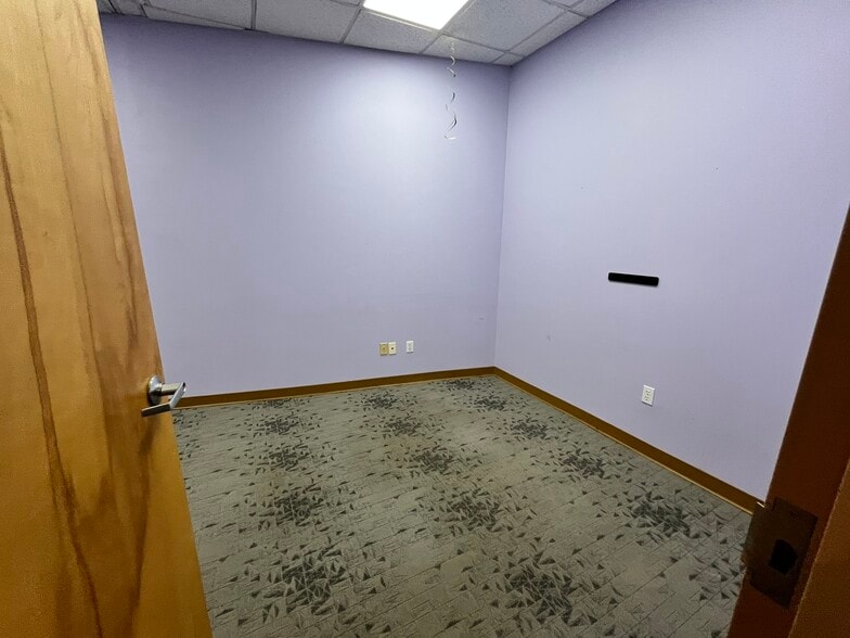 More Photos Of 18 Dartmouth St, Malden Storefront Retail Office For Lease