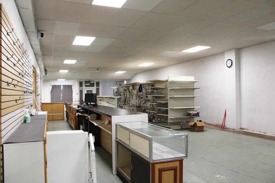 More Photos Of 800 Box Butte Ave, Hemingford General Retail For Sale