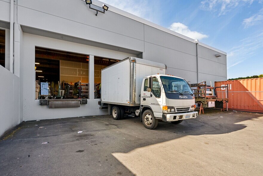 More Photos Of 20205 144th Ave NE, Woodinville Light Manufacturing For Sale