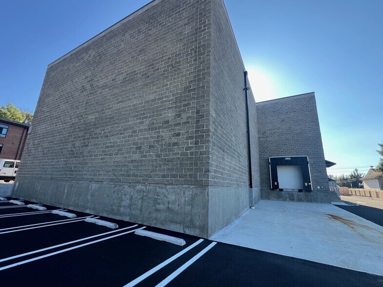 More Photos Of 131 Fairfield Rd, Fairfield Distribution For Lease