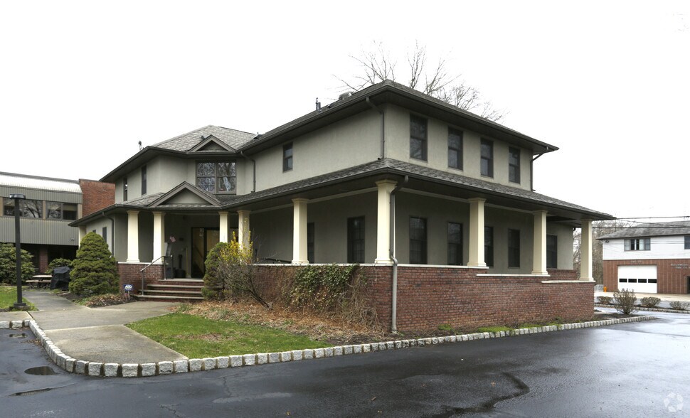 More Photos Of 121 Union Ave, Middlesex Office Residential For Lease