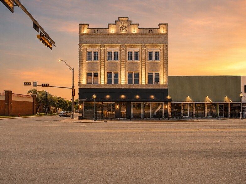 More Photos Of 100 W Central Ave, Comanche General Retail For Sale